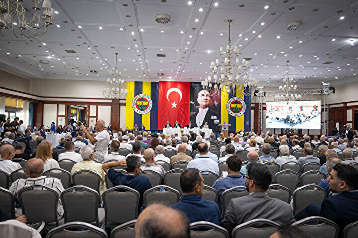 Fenerbahçe Kulübü Olağan Yüksek Divan Kurulu (YDK) toplantısı, Kalamış'ta bulunan Fenerbahçe Faruk Ilgaz Tesisleri'nde gerçekleştirildi.<br><br>