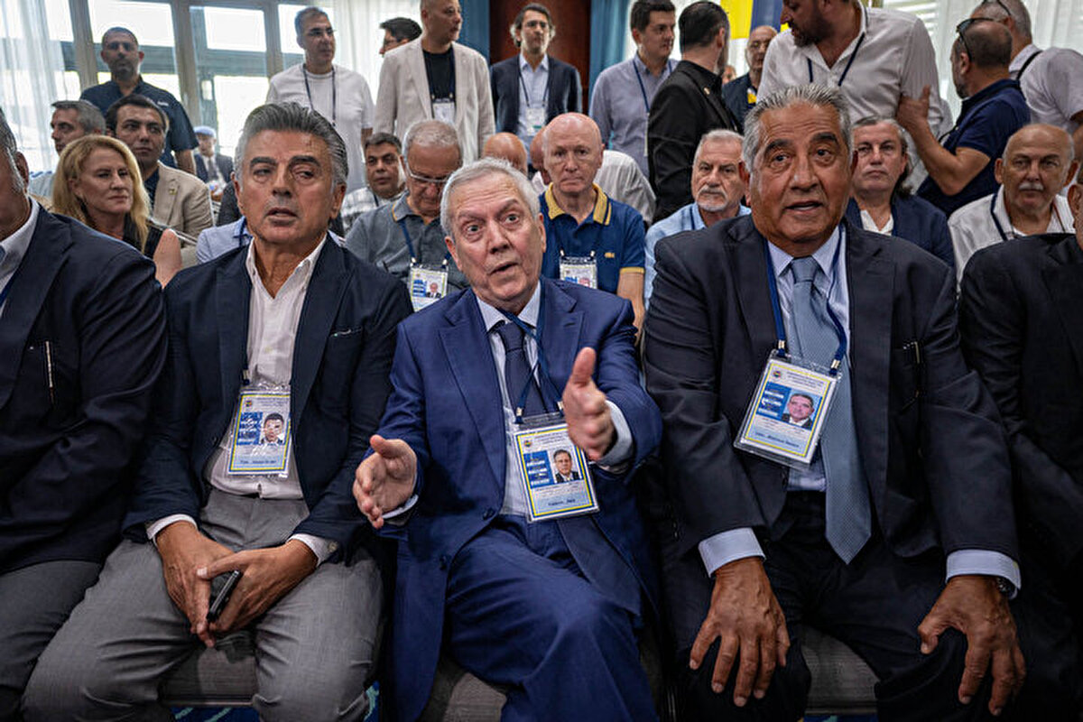 Aziz Yıldırım, ‘Bu zamana kadar sadece 2 kez Ali koç döneminde yapıldı’ diyerek hiçbir dönemde denetleme kurulu raporu çıkarılmadan Divan Kurulu Toplantısı’nın yapılmadığını söyledi.<br><br>