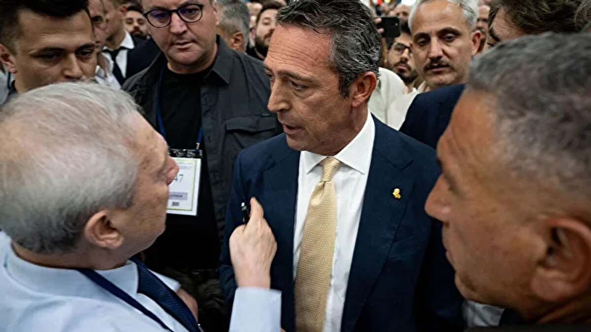 Ali Koç’un “612 milyon euro borç” açıklamasına da sert tepki gösteren Yıldırım, “Ben böyle bir borç bıraktıysam şerefsizim, yoksa bunu söyleyenler şerefsiz!” diyerek gerginliği tırmandırdı.<br><br>