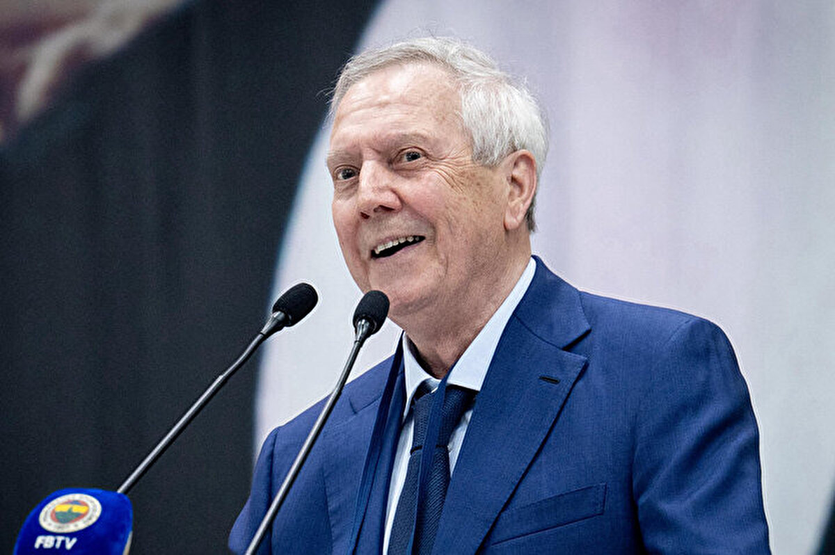 "Taner Bey ile geçen bir yemeğe gittik. Onun da akrabaları geldi. Oturdular ve konuştular. Bir ufak çocuk geldi. Sınıfta çoğunlukla Galatasaraylı çocukların olduğunu söyledi. Her yerde çoğunluk Galatasaray'da. Bunu kabul edeceğiz."<br><br>