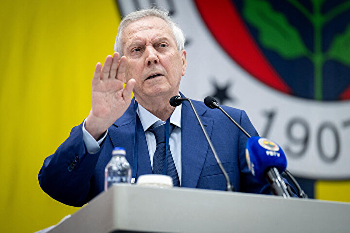 Aziz Yıldırım, Kalamış'ta bulunan Fenerbahçe Faruk Ilgaz Tesisleri'ndeki yüksek divan kurulu toplantısında açıklamalarda bulundu.<br><br><br>