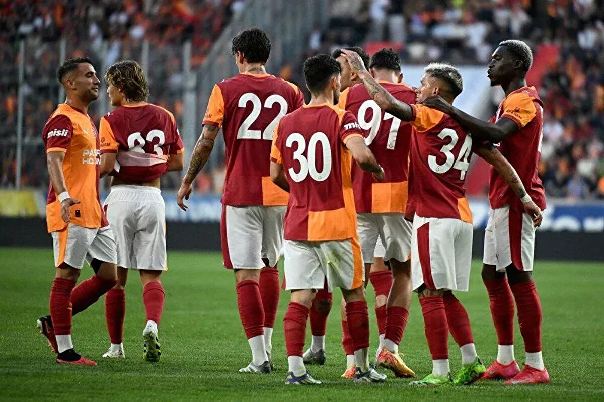 Bir sonraki rakip Lazio<br><br>Galatasaray daha sonra 2 Ağustos Cumartesi günü İtalya'nın Lazio takımını hazırlık müsabakasında konuk edecek.<br>