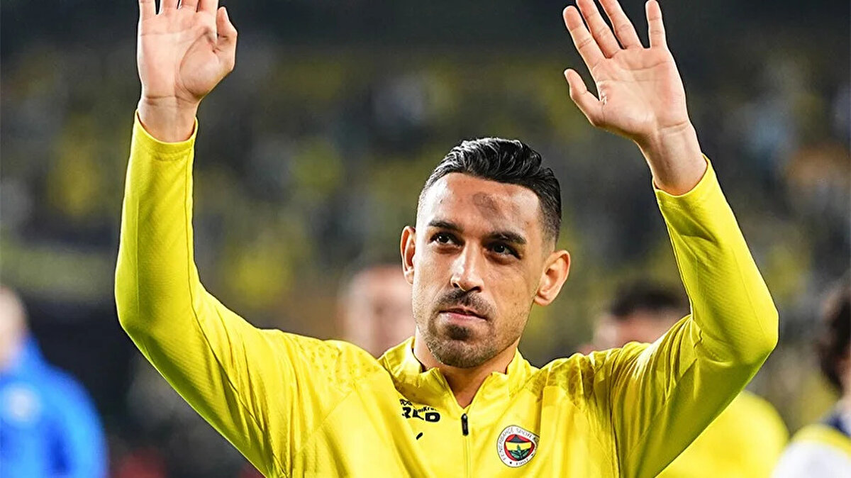 Fenerbahçe'de iyi günlerim de oldu, zor zamanlarım oldu. Geçen sene zor geçti. Bu sene elimizden geleni yapacağız. Ben de çok üzülüyorum. Benim de artık zor günlere tahammülüm kalmadı. Her ne olursa olsun taraftarımız bizi desteklesin, arkamızda olsunlar. İnşallah bekledikleri şeyleri vermeye çalışacağız."<br><br>