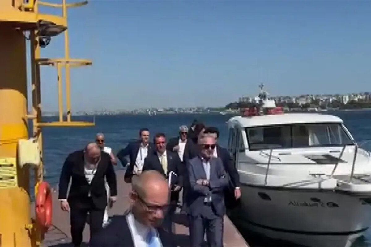 Öte yandan Fenerbahçe Başkanı Ali Koç da, Yüksek Divan Kurulu Toplantısına deniz yoluyla geldi. Başkan Koç ve yönetim kurulu üyesi Hamdi Akın aynı yatla toplantıya katılım gösterdi.<br><br>