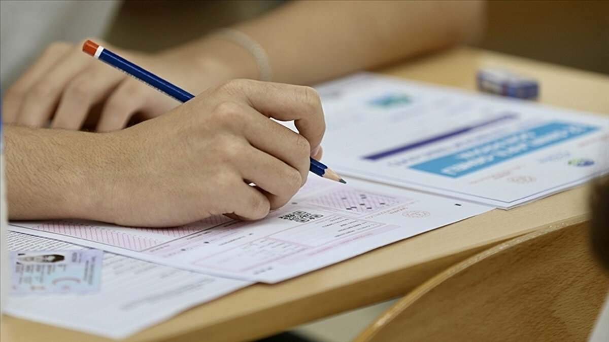 YKS Tercih Süreci 2025 Ne Zaman?<br>2025 yılı için ÖSYM henüz resmi bir tercih süreci başlatmadı. Ancak edinilen bilgilere göre üniversite tercihleri 30 Temmuz - 11 Ağustos 2025 tarihleri arasında alınacak. Adaylar bu tarihler arasında, ÖSYM'nin Aday İşlemleri Sistemi (https://ais.osym.gov.tr) üzerinden T.C. kimlik numaraları ve şifreleriyle sisteme giriş yaparak tercih işlemlerini gerçekleştirebilecek.