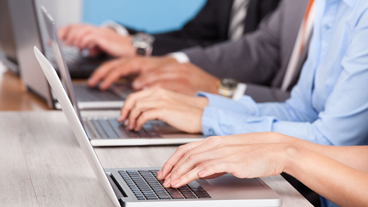 2025 yılı kamu işçi alımları açısından oldukça hareketli geçiyor. MSB işçi alımı gelişmeleri gündemdeki yerini koruyor. Başvuruların İŞKUR üzerinden yapılması, E-Devlet ile kolay başvuru imkânı sunarken, kura sistemi ve KPSS şartı gibi kriterler de adaylar tarafından dikkatle incelenmeli.<br><br>👉 MSB işçi alımı başvuru ekranına ulaşmak için:<br>https://esube.iskur.gov.tr