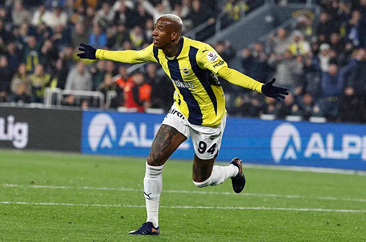 <br>Türkiye Gazetesi'nde yer alan habere göre saha koşularına başlayan Anderson Talisca da ilk maçta forma giyemeyecek.<br>