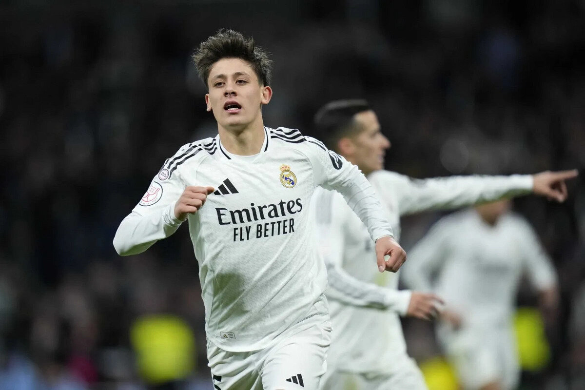 Carlo Ancelotti'yle geçirdiği iki dönem boyunca daha çok sağ kanatta değerlendirilen Arda Güler, teknik direktör Xabi'nin göreve gelmesiyle birlikte bambaşka bir role evrildi.<br><br>