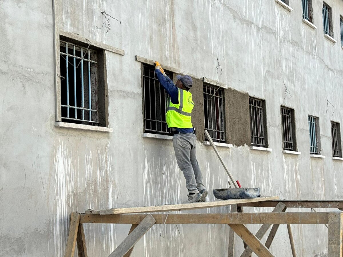 Bu süreçte, yapıya sonradan eklenen bölümler yıkıldı, raspalar alındı ve güçlendirme projeleri güncellenerek uygulandı. Şu anda kaba sıva işlemleri devam ediyor. Restorasyonla birlikte müze kompozit setinin içeriği için bakanlıkça danışma kurulu oluşturuldu. Bu kurulda, 1980-1984 yıllarında cezaevinde kalan tanıklarla istişareler gerçekleştirildi. O döneme ait olayların doğru yansıtılması amacıyla kompozit set çalışmaları yürütüldü” dedi.
