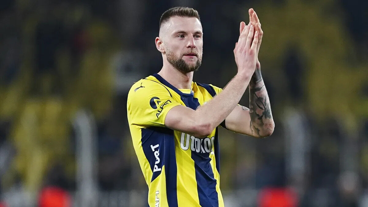Fenerbahçe geçtiğimiz sezonu takımda kiralık olarak geçiren Slovak savunmacı Milan Skriniar'ı kadrosuna katmak için çalışmalarını sürdürüyor.
