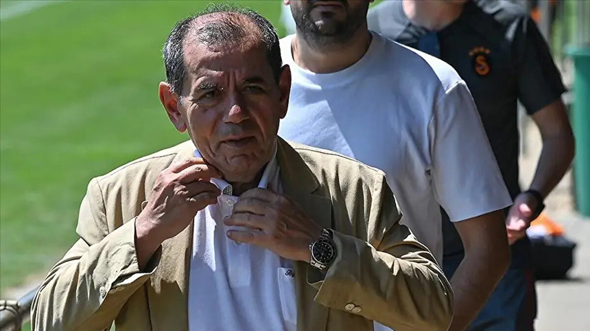 Özbek, yeni sezona borçsuz başlayacaklarını belirtti. Sabah gazetesine yaptığı açıklama Özbek, "Galatasaray tarihinde bir ilki yaşıyoruz. Uzun bir süreden sonra bu bir ilk! Yeni sezona sıfır borçla giriyoruz." dedi.<br><br>