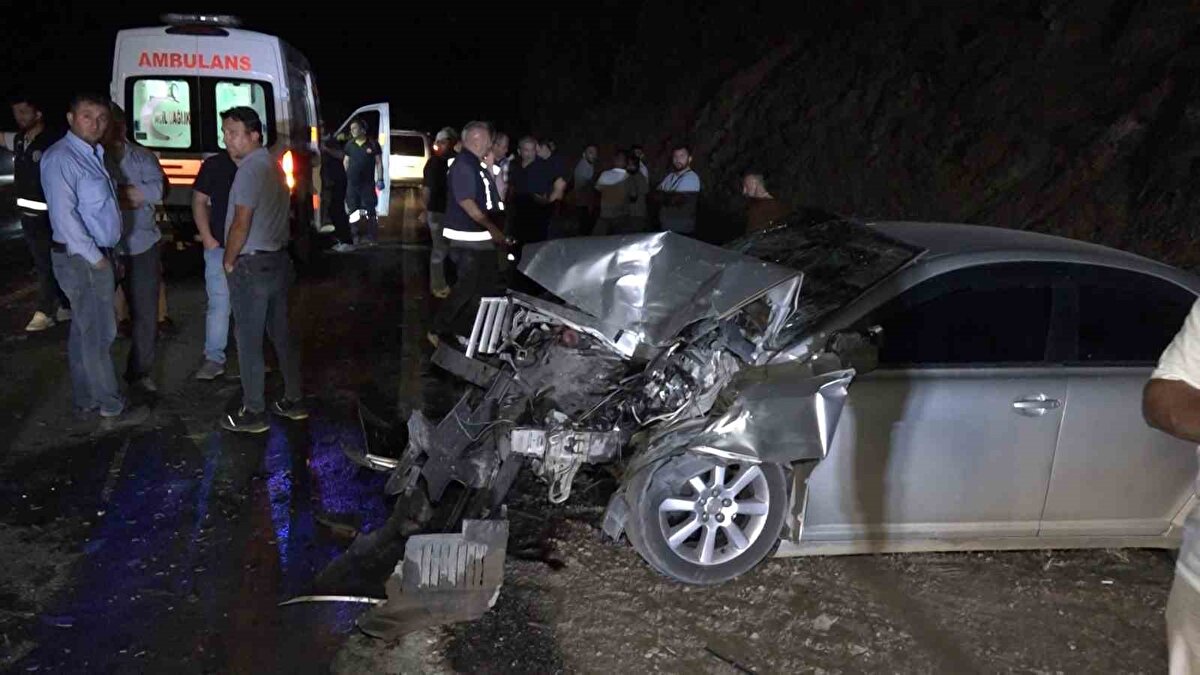 Yaralılara ilk müdahaleler, çevredeki vatandaşlar tarafından yapıldı.