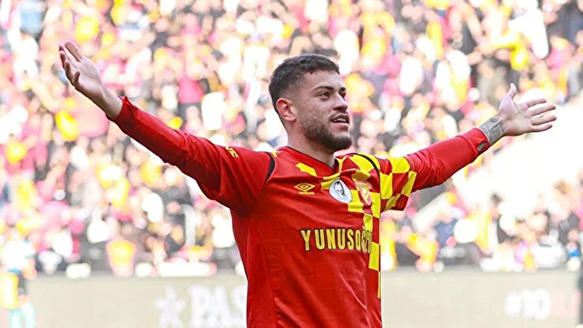 Geride bıraktığımız sezon 33 maça çıkan Romulo, 17 gol ve 10 asistle oynadı.<br><br>