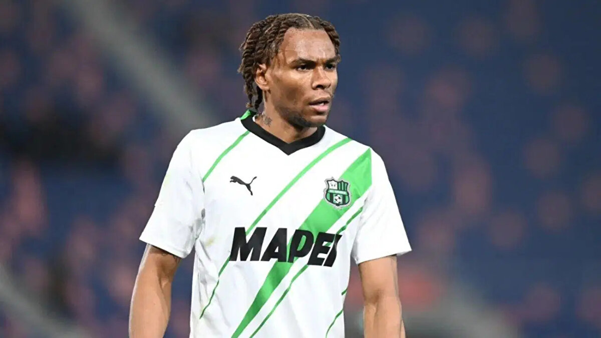 Fenerbahçe, yeni sezon hazırlıkları kapsamında kadrosunu güçlendirmeye devam ederken sol kanat için gündemine aldığı Armand Lauriente merak konusu oldu. Sassuolo formasıyla İtalya Serie A’da dikkat çeken performanslar sergileyen Fransız futbolcunun sarı-lacivertlilere anlaşma yapıp yapmayacağı araştırılıyor. Peki Armand Lauriente Fenerbahçe'ye mi geliyor? Armand Lauriente kimdir? İşte Armand Lauriente'nin kariyeri...