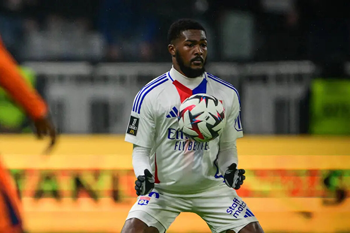 Maitland-Niles hamlesi geliyor<br><br><br><br>Elias Jelert ve Frankowski'nin yerine adaylar belirleyen Galatasaray, İngiliz sağ beki radarına aldı. Sky Sports'un haberine göre Ainsley Maitland-Niles, sarı-kırmızılıların gündeminde.<br><br>