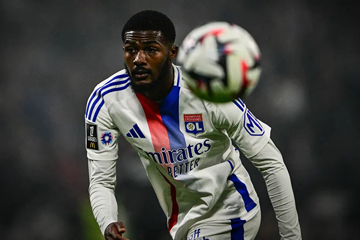 Everton da devrede<br><br>Ainsley Maitland-Niles için Everton'ın da devrede olduğu, David Moyes'un 27 yaşındaki futbolcuyu çok beğendiği ifade edildi.<br><br><br>