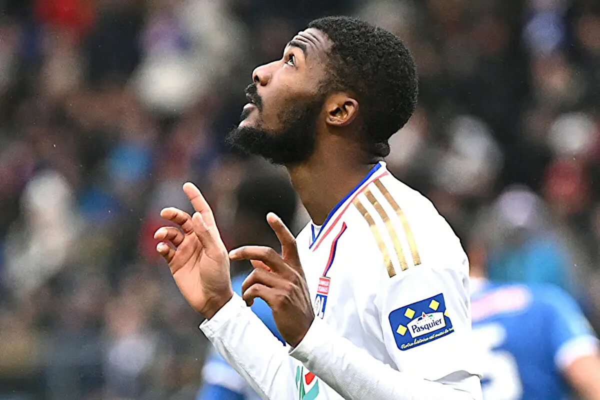 Lyonda ivme kazandı<br><br><br>Lyon'a transfer olduğu dönemde 8 milyon euro piyasa değeri olan İngiliz futbolcu, 2 yılda gösterdiği performansla değerini yüzde 50 artırdı ve 12 milyon euro seviyesine çıkardı.<br><br>