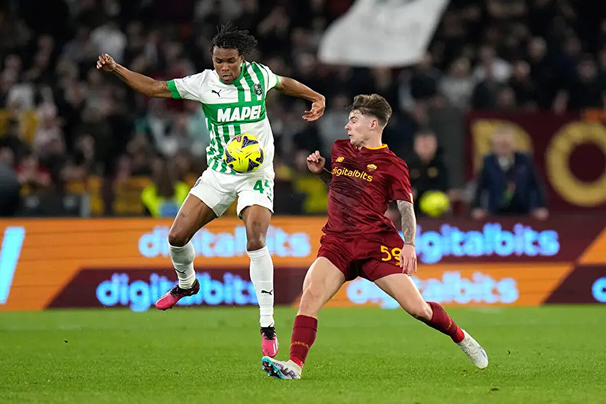 Transfer çalışmalarına devam eden Fenerbahçe'de Skriniar ve Asensio dışında Armand Lauriente'nin de listenin başında olduğu belirtiliyor.<br><br>