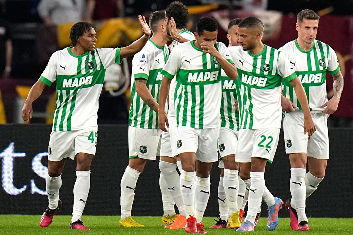 İtalyan ekibi 23 yaşındaki sol kanat oyuncusu Alieu Fadera'yı kiralık olarak renklerine kattı. Bu hamle sonrası Armand Lauriente'nin takımdan ayrılacağı iddiası gündeme gelmiş durumda.