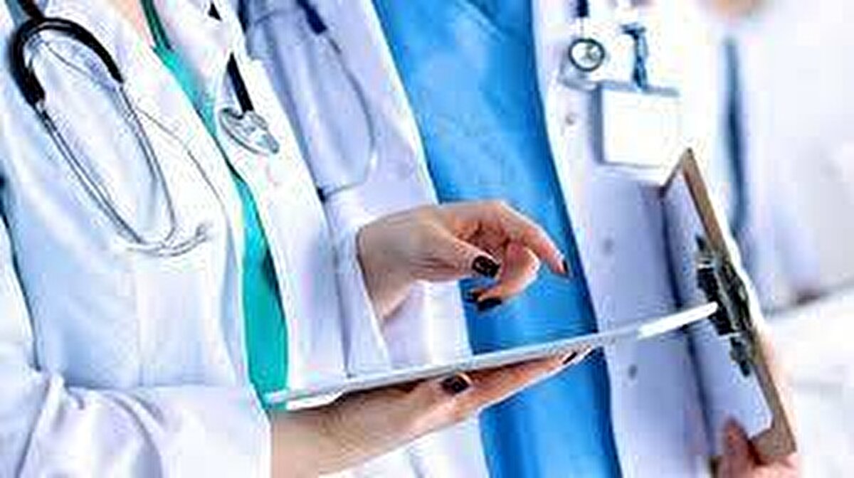 Sağlık Bakanı Kemal Memişoğlu, 2025 yılı 2. etap Sağlık Bakanlığı personel alımı için tarih verdi. Eylül ayında ÖSYM üzerinden 18 bin sözleşmeli sağlık personelinin alımı gerçekleştirilecek. Branş dağılımı ve kontenjan detayları ise kılavuzda yer alacak. İşte daha önceki atamalara göre tahmini branş dağılımı…