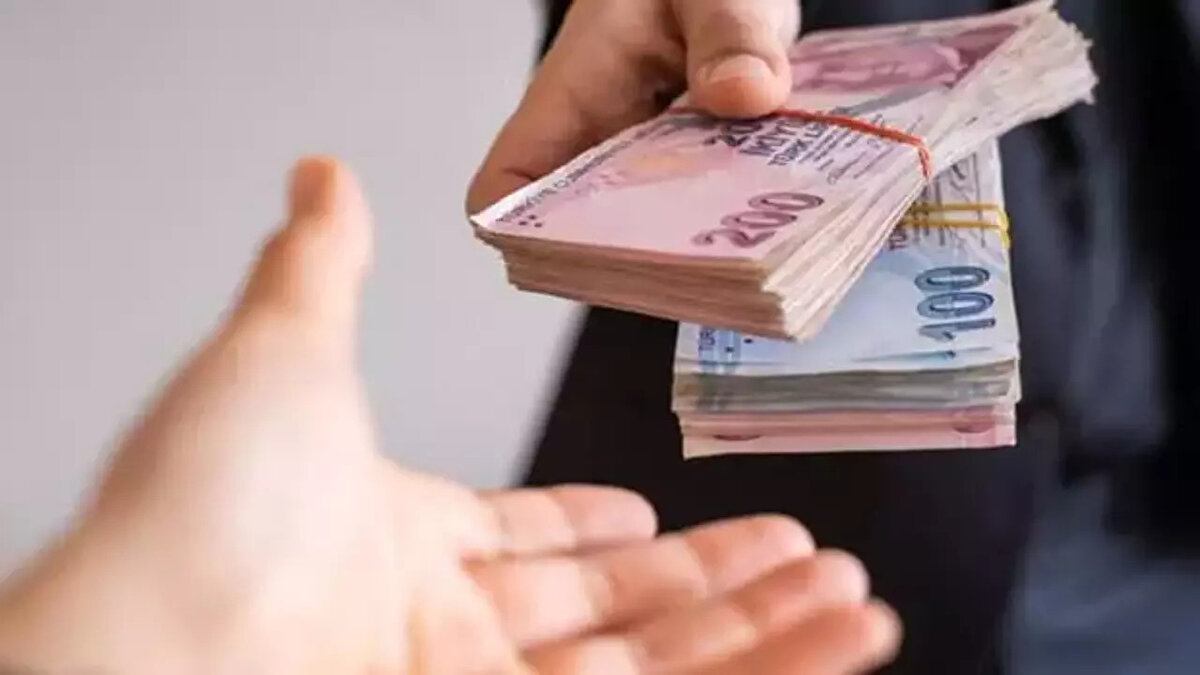 Gözler Yeni Teklifte: Süreç Nasıl İlerleyecek?<br><br>TÜHİS’in sunduğu teklifin ardından Türk-İş ve Hak-İş’in vereceği yanıt merakla bekleniyor. Sendikaların revize talepleri ve olası karşı teklifleri önümüzdeki günlerde kamuoyuyla paylaşılacak.