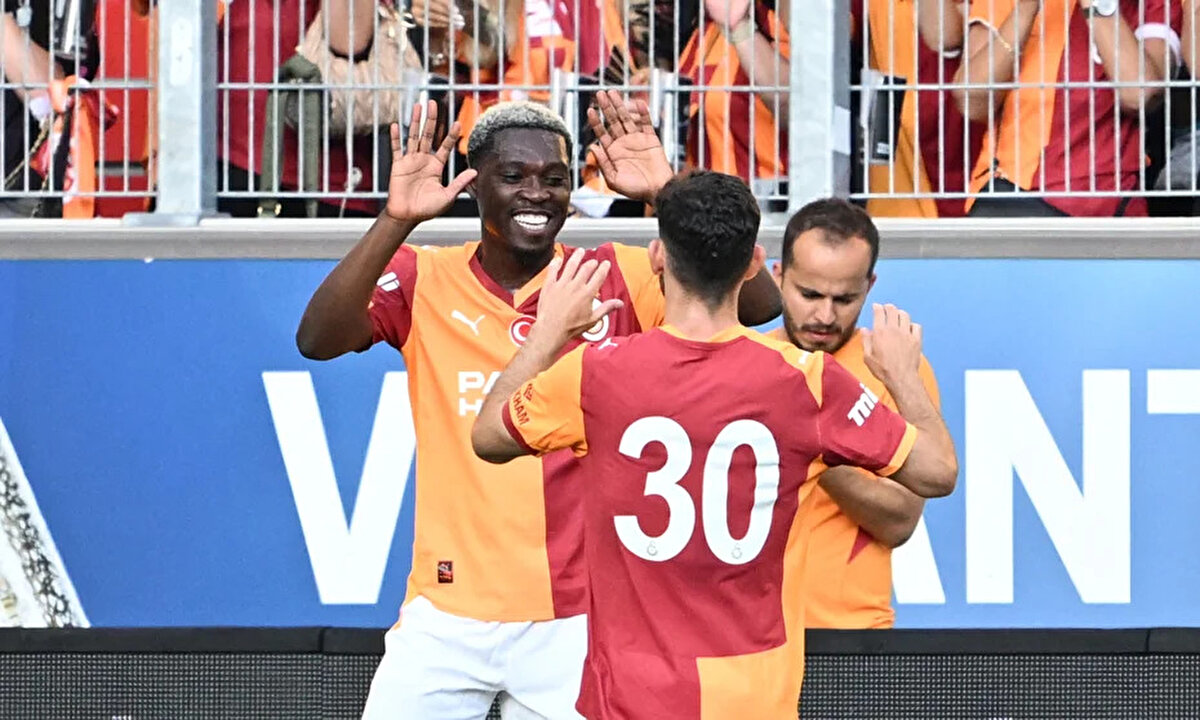 Galatasaray'da 19 maça çıkan 26 yaşındaki oyuncu, 1 gol atarken 2 asist yaptı.<br><br>