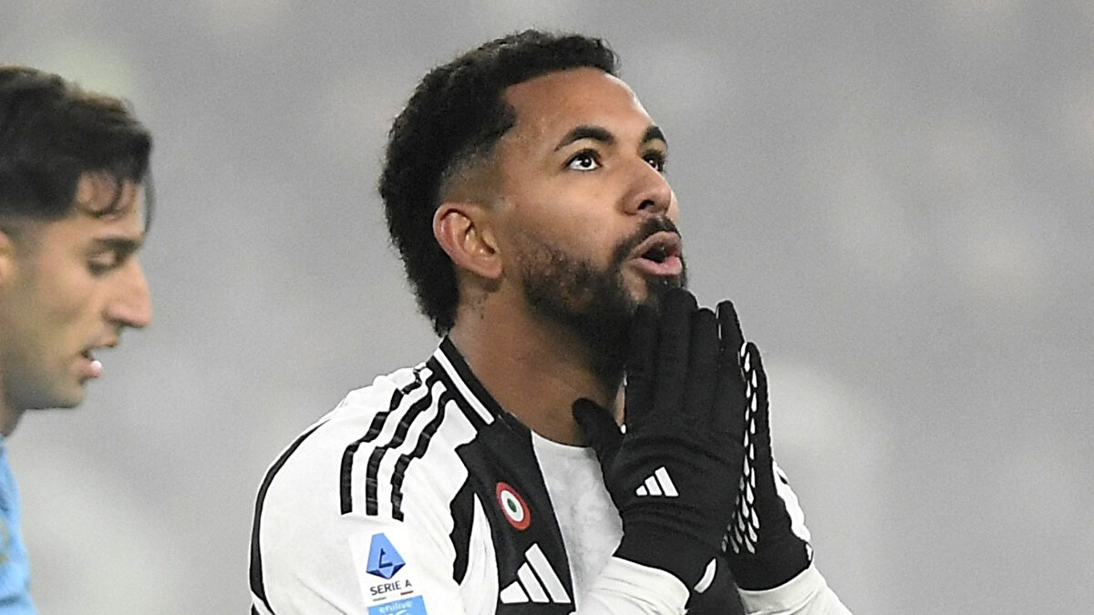 Fichajes'in İtalyan basınına dayandırdığı habere göre Fenerbahçe, Douglas Luiz'e talip oldu. Ancak Juventus, Luiz için Fenerbahçe'den rekor bir para istedi.<br><br>