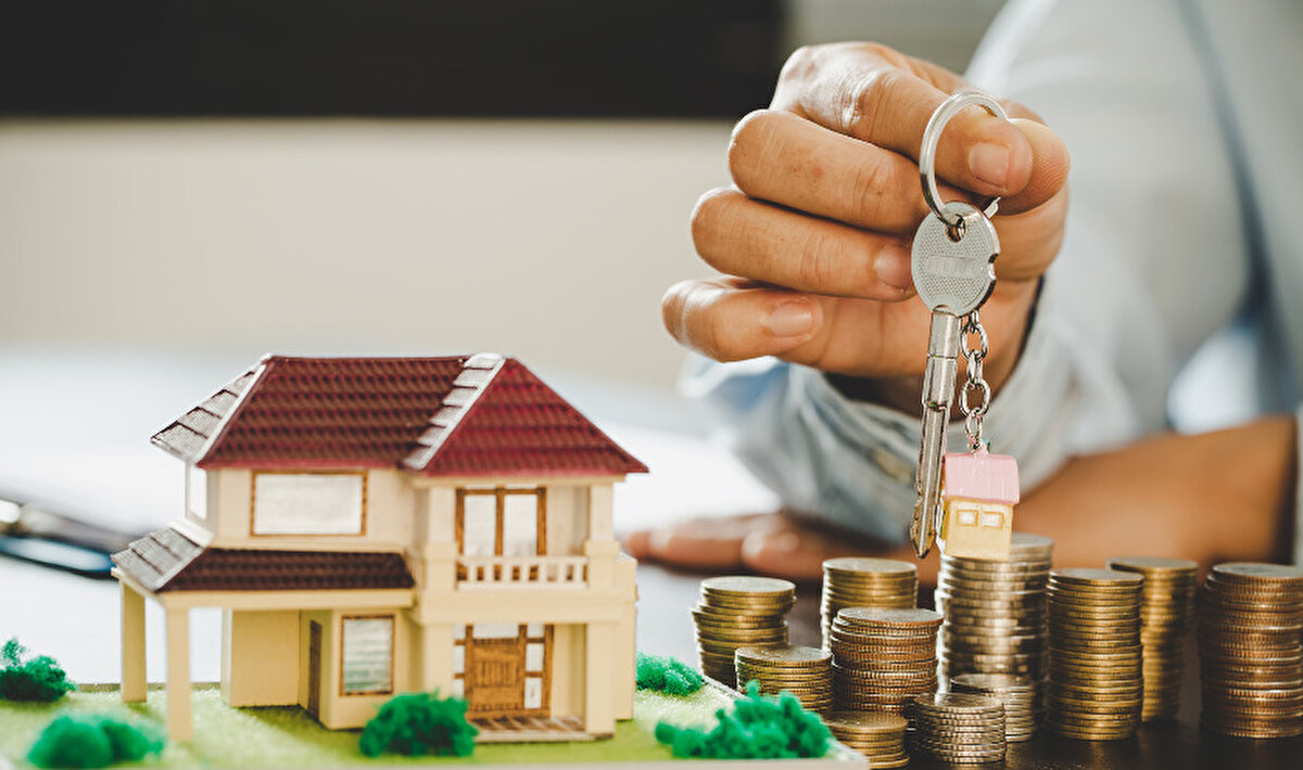 Kira artış oranı, Türkiye İstatistik Kurumu (TÜİK) tarafından her ay başında açıklanan enflasyon verilerine göre belirleniyor. Bu kapsamda 2025 yılı Temmuz ayı enflasyon oranları, 4 Ağustos Pazartesi günü saat 10.00’da açıklanacak. Aynı gün, Ağustos ayında geçerli olacak kira zammı oranı da belli olacak.