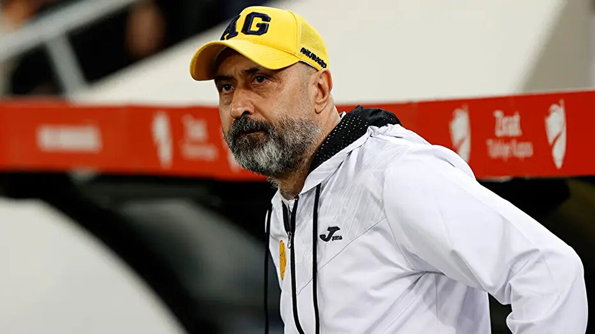 Yetenekleri çok üst düzeyde. Galatasaray'da kendini daha çok geliştirecek. Çünkü çok klas futbolcularla antrenman yapıyor. Icardi ve Osimhen'le mücadele edecek, bu da onu geliştirecek. Rekabet ettiği kişiler çok kaliteli.<br><br>