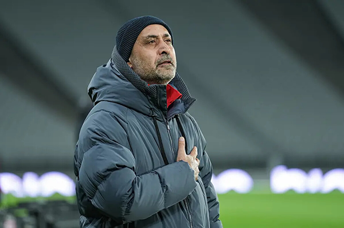 Galatasaray'ın yeni sezon hazırlık kampında performansıyla dikkat çeken 18 yaşındaki Arda Ünyay ile ilgili teknik direktör Tolunay Kafkas açıklamalarda bulundu. Sözcü'ye konuşan Kafkas şu ifadeleri kullandı:<br><br>