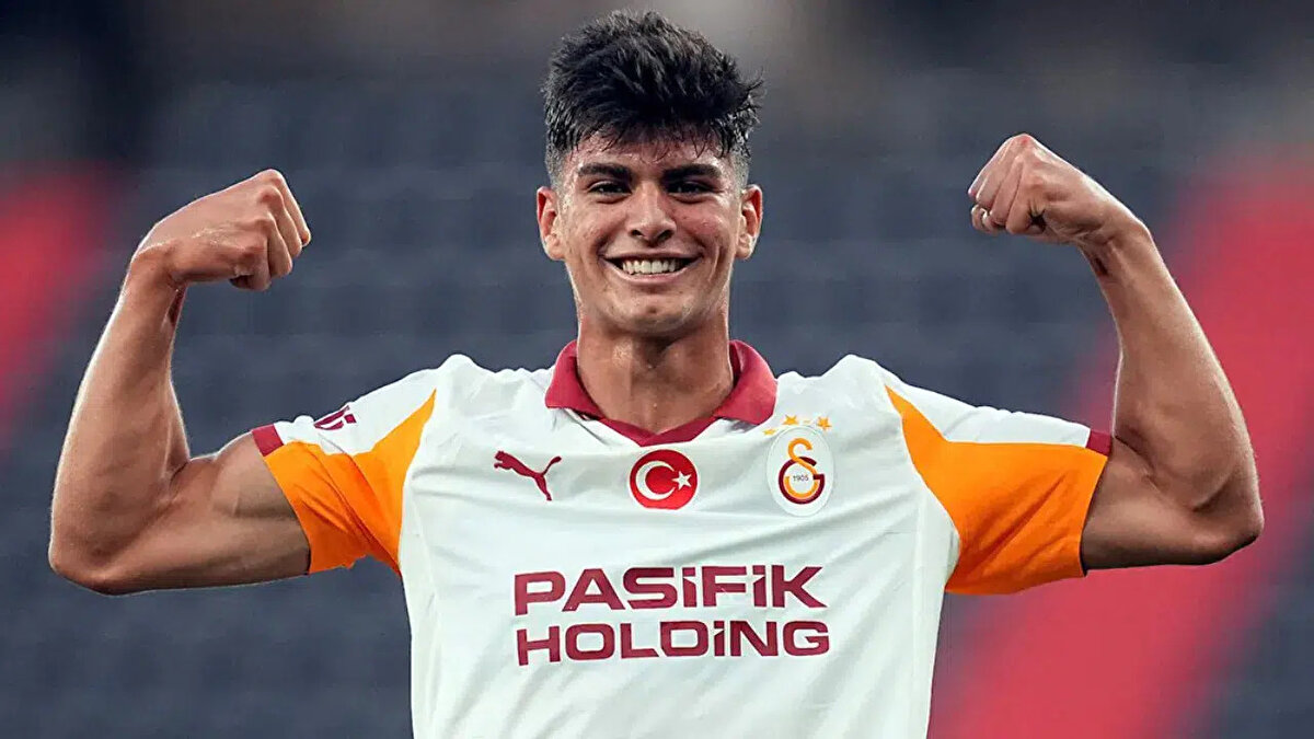 Davinson Sanchez ve Abdülkerim'le rekabet ediyor. Bu isimler de oyununa çok şey katacaktır. Yeteneklerine çok inanıyoruz. Önümüzdeki yıllar içerisinde hem Milli Takım'ın hem Galatasaray'ın değişilmez isimlerinden biri olacak."<br><br>