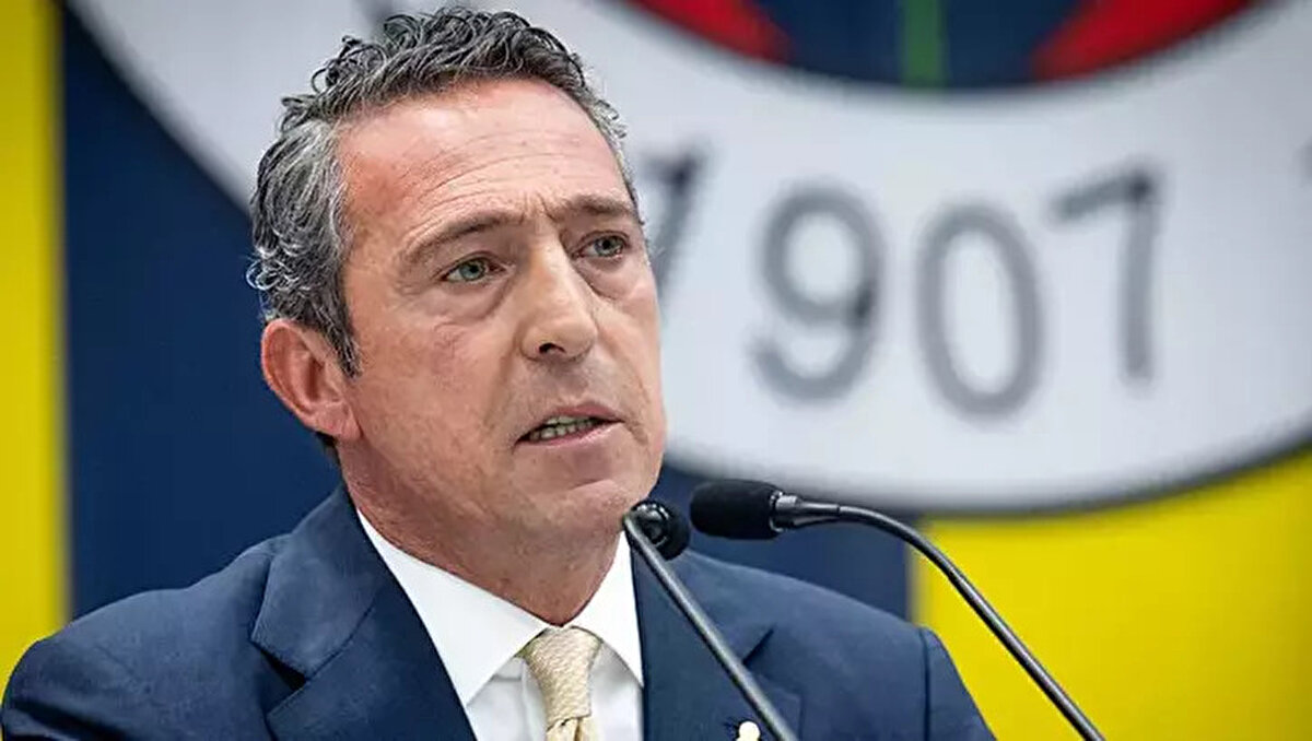 Ali Koç: "Bunun benzeri yok"<br><br>Fenerbahçe Başkanı Ali Koç ise "Türk spor tarihinde böyle bir anlaşmanın benzeri yok! Son derece gururlu ve mutluyuz. Hamdi Ulukaya ile Davos'ta tanıştım. O zaman yönetici değildim. Telefonunda gösterdiği videoda çocukların Fenerbahçe formalı halleriydi. Beni çok etkilemişti. Chobani grubuna teşekkür ederim. Türkiye'de bir sponsorluk olarak en yüksek işbirliğidir. Stada ikinci kez sponsor ismi alıyoruz. Bu Avrupa'da yeni gelişen bir olay. Avrupa'da en yüksek anlaşmalardan birini yaptık. Chobani ve Adidas sayesinde rekor sponsorluğa imza attık. Fenerbahçe ve Chobani yani iki dünya markası. Sadece bugünü değil, geleceği de inşa etmek için çalışıyor. Fenerbahçe'ye olan aidiyeti ve bu topraklara olan inancıyla birlikte bu anlaşmadaki itici güç, Hamdi Ulukaya olmuştur. Bu sadece bir sponsorluk değil, bir hayal ve vizyon ortaklığıdır. Hamdi Ulukaya'ya camiamız adına şükranlarımı iletiyorum. Aynı öğretmenden dayak yediğim arkadaşım Tarkan, Chobani'de. İlk maça götürdüğüm arkadaşım Mehmet de burada. Bu çok güzel bir yol arkadaşlığı olacak." dedi.<br><br>