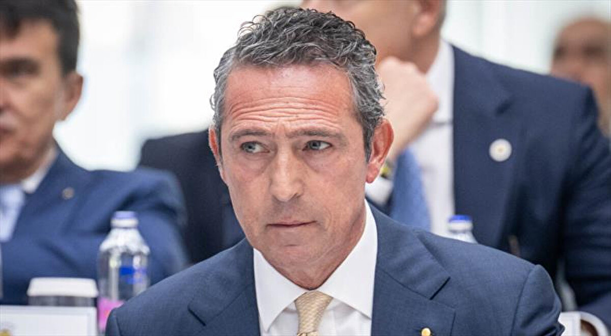 Ali KOÇ AÇIK KAPI BIRAKMIŞTI<br><br>Chobani ile düzenlenen imza töreninde Ali Koç, "Transfere gelince, bugün bile bir şey olabilir" diyerek sürprizlere açık kapı bıraktı.<br>