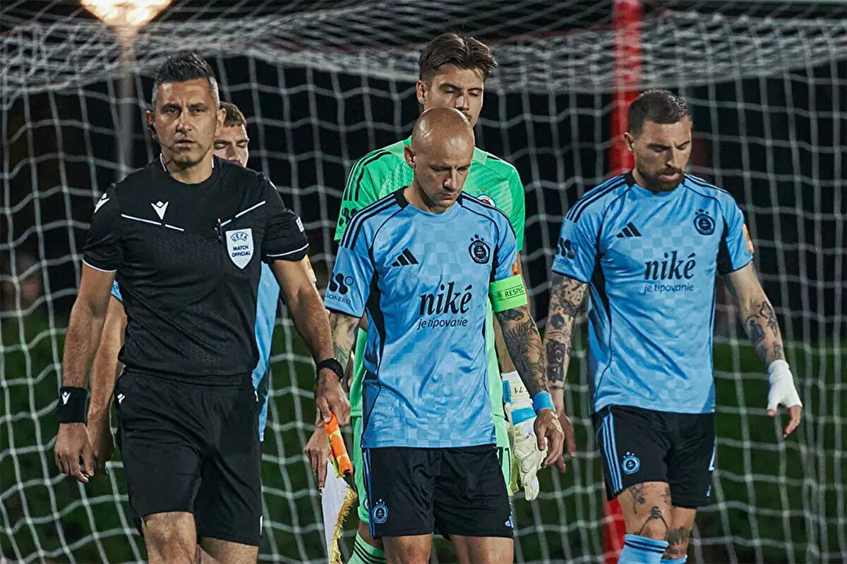 İlk yarısı 0-0 biten maçta Zrinjski Mostar 72 ve 76. dakikalarda bulduğu gollerle skoru bir anda 2-0'a getirdi ve tur için ümitlendi.<br><br>