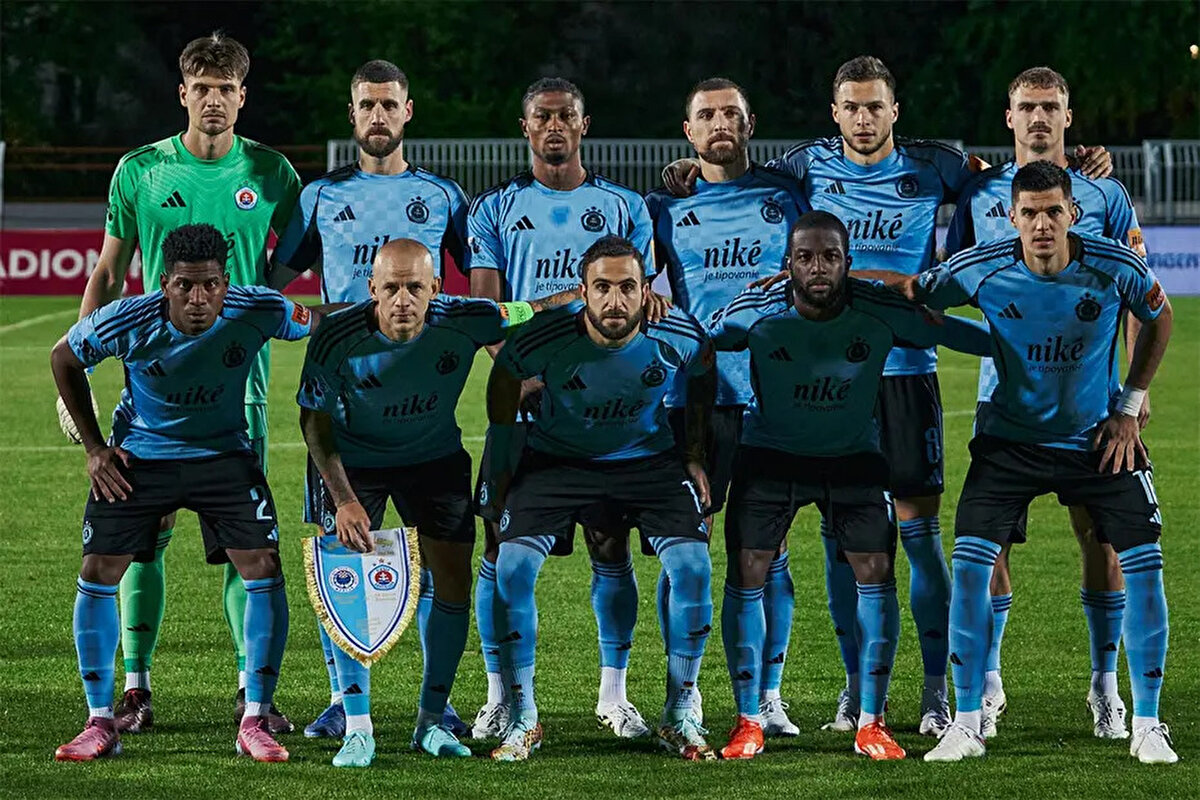 Slovan Bratislava 4-0 kazandığı ilk maçın sonunda Zrinjski Mostar ile deplasmanda 2-2 berabere kaldı ve adını bir üst tura yazdırdı. Müsabakanın son anlarında, 15 dakikada 4 gol atıldı.<br><br>