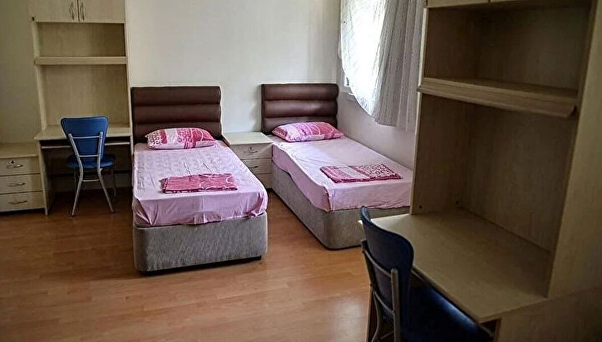 KYK Yurt Sonuçları Ne Zaman Açıklanır?<br><br>Geçtiğimiz yıl KYK yurt başvuruları 24 Ağustos'ta sona ermiş ve sonuçlar 5 Eylül’de ilan edilmişti. Bu yıl da başvuruların bitmesini takip eden bir hafta içinde KYK yurt yerleştirme sonuçlarının açıklanması bekleniyor.