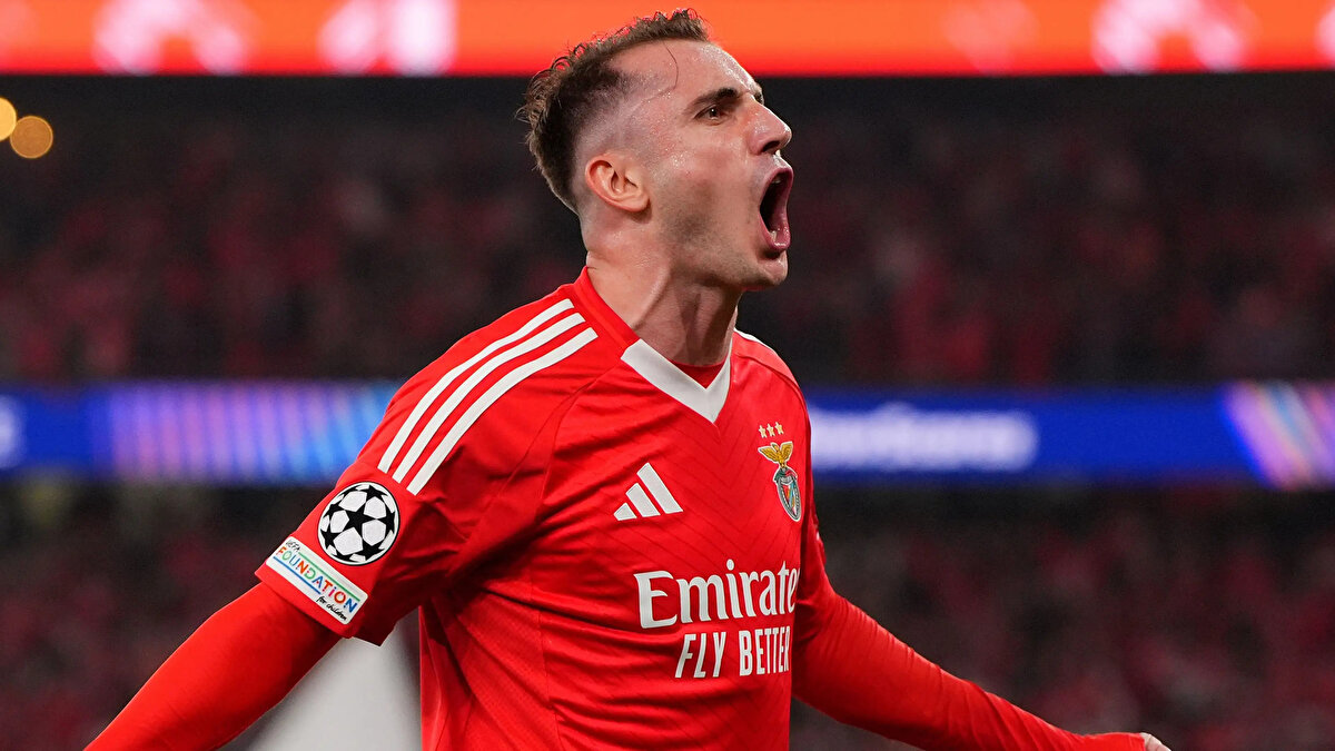 Kerem'in geçtiğimiz sezonki performansı<br><br>4 sezon Galatasaray forması giydikten sonra 2024 yazında 12 milyon Euro bonservisle Benfica'ya giden Kerem Aktürkoğlu, Portekiz devi için çıktığı 53 resmi maçta 16 gol atıp 13 asist yaptı.<br><br>
