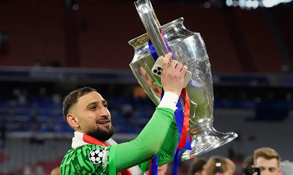 PSG'nin İtalyan kalecisi Gianluigi Donnarumma, Başakşehir'in bir paylaşımına konu oldu. Galatasaray'ın kaleci adaylarından olan Donnarumma'yla ilgili Başakşehir'den atılan paylaşım kısa sürede viral oldu.<br><br>