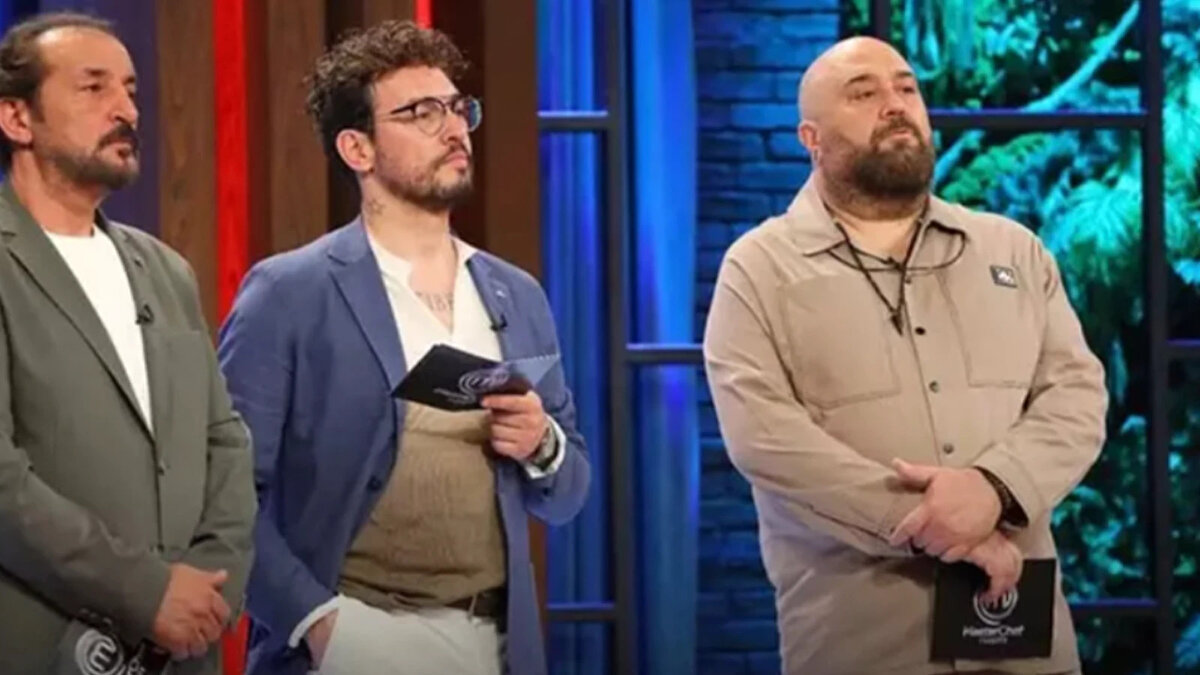 TV8 ekranlarının fenomen yarışması MasterChef Türkiye 2025’te seçmeler devam ediyor. Üç aşamalı zorlu ön eleme sürecinin ardından her akşam bir isim MasterChef ana kadroya adım atıyor. Binlerce başvuru arasından sıyrılarak ilk 16’ya giren yarışmacılar birer birer belli olmaya devam ediyor. Son olarak MasterChef'te ana kadroya giren 16. yarışmacı da açıklandı.