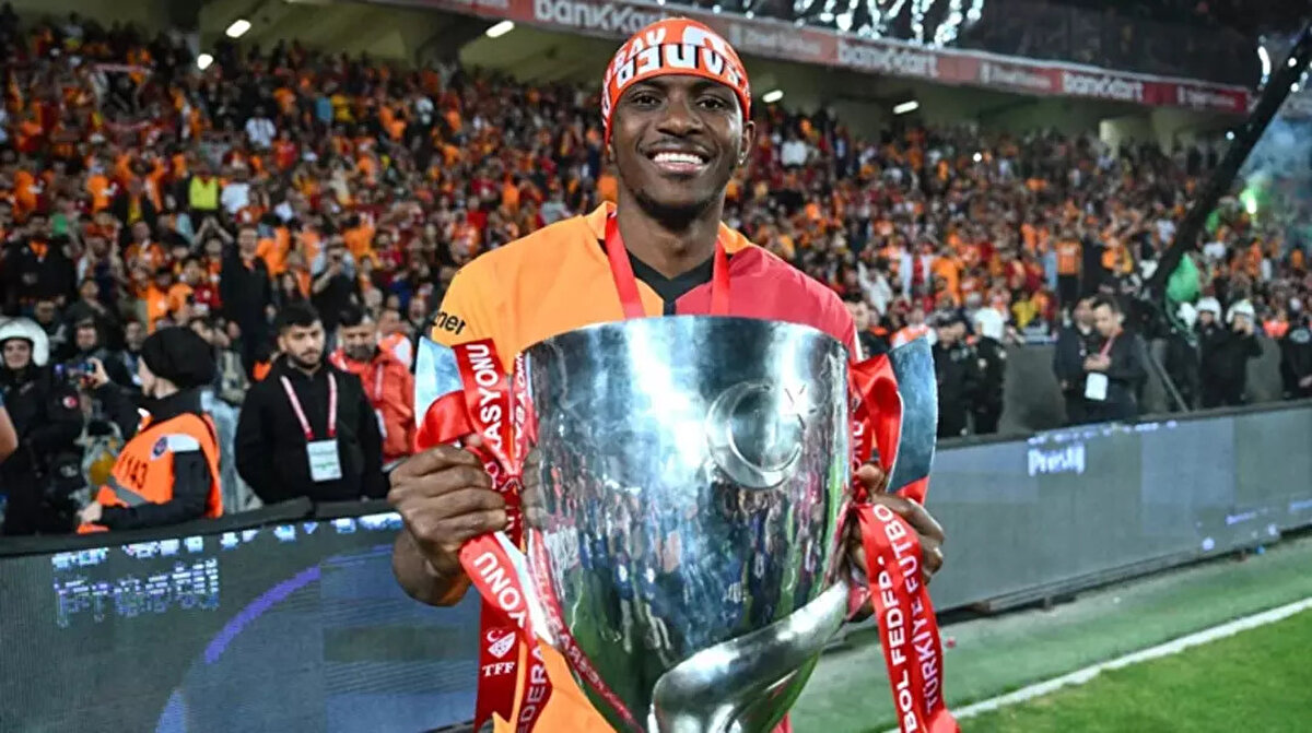 Galatasaray'ın geride kalan sezondaki şampiyonluğundaki büyük pay sahibi olan Victor Osimhen yeniden sarı-kırmızılı formaya döndü. 