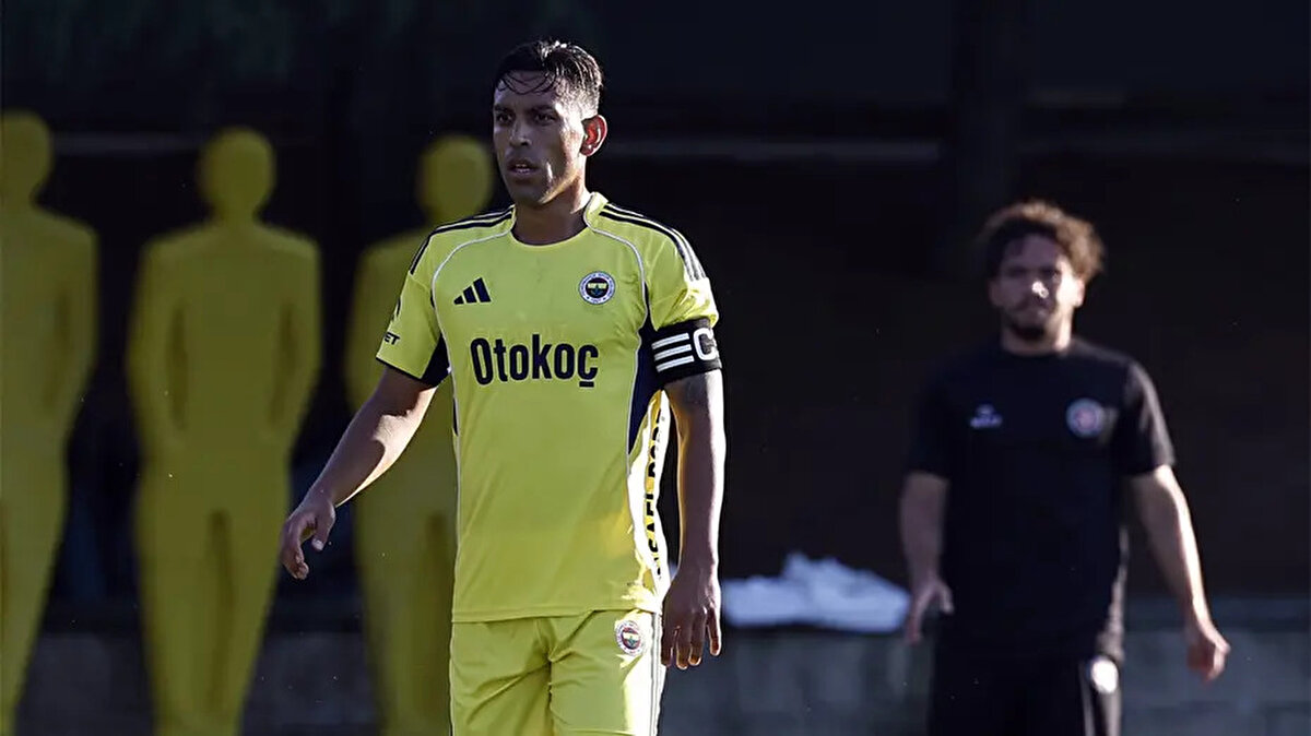 İsmail Kartal ile 2023-2024 sezonunun en etkili isimlerinden olan İrfan Can Kahveci, Jose Mourinho'nun takımın başına gelmesiyle birlikte fazla forma şansı bulamamıştı.