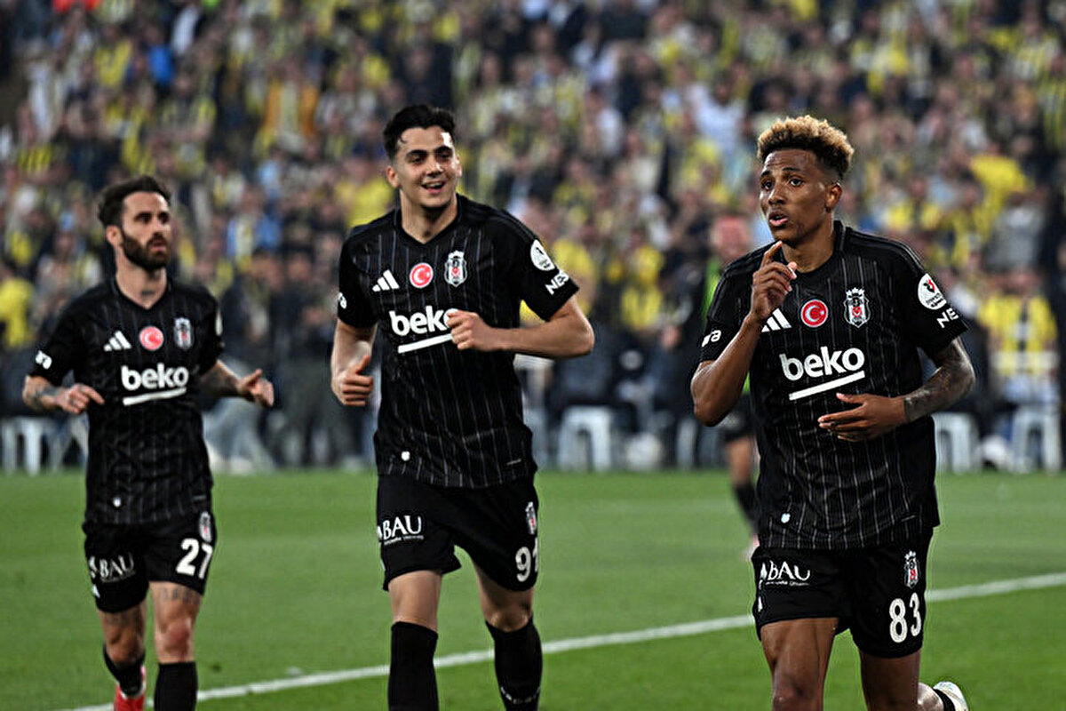 <br>Bunun üzerine Gedson Fernandes'in tesislerden ayrıldığı ve uzun süredir kendisini isteyen Spartak Moskova'ya "evet" dediği ifade edildi. Deneyimli isim, Rus ekibinden yıllık 3.5 milyon Euro kazanacak.<br><br>