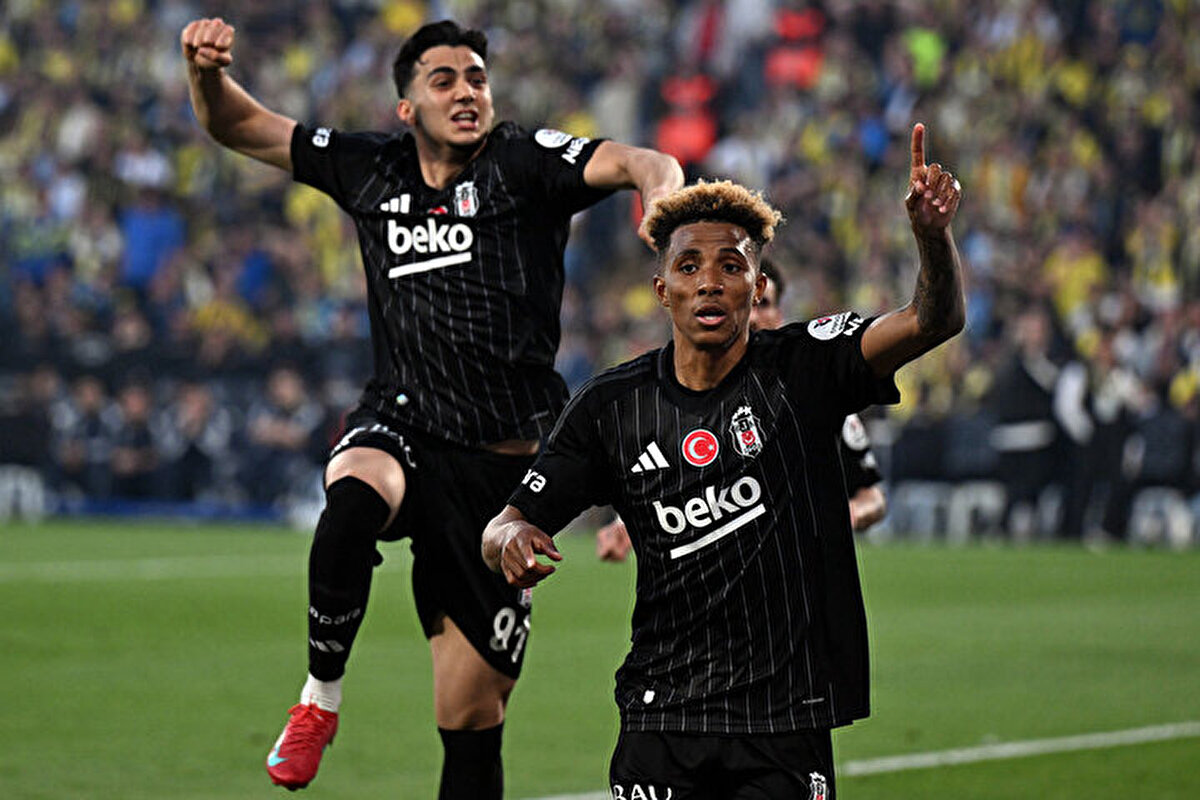 Gedson Fernandesin ayrılma nedeninin Orkun Kökçü ve Rafa Silva'nın kendisinden çok daha fazla kazanmasına tepkili olması olduğu yönünde iddialar var.<br><br>Gedson Fernandes Beşiktaş'tan yıllık 1.3 milyon euro kazanıyordu.