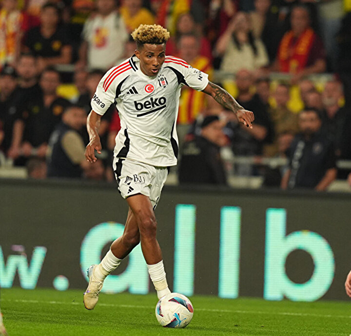 Gedson Fernandes kendisini Spartak Moskova'ya bağlayan sözleşmeyi imzalamak üzere Rusya'ya gitti.<br><br><br>