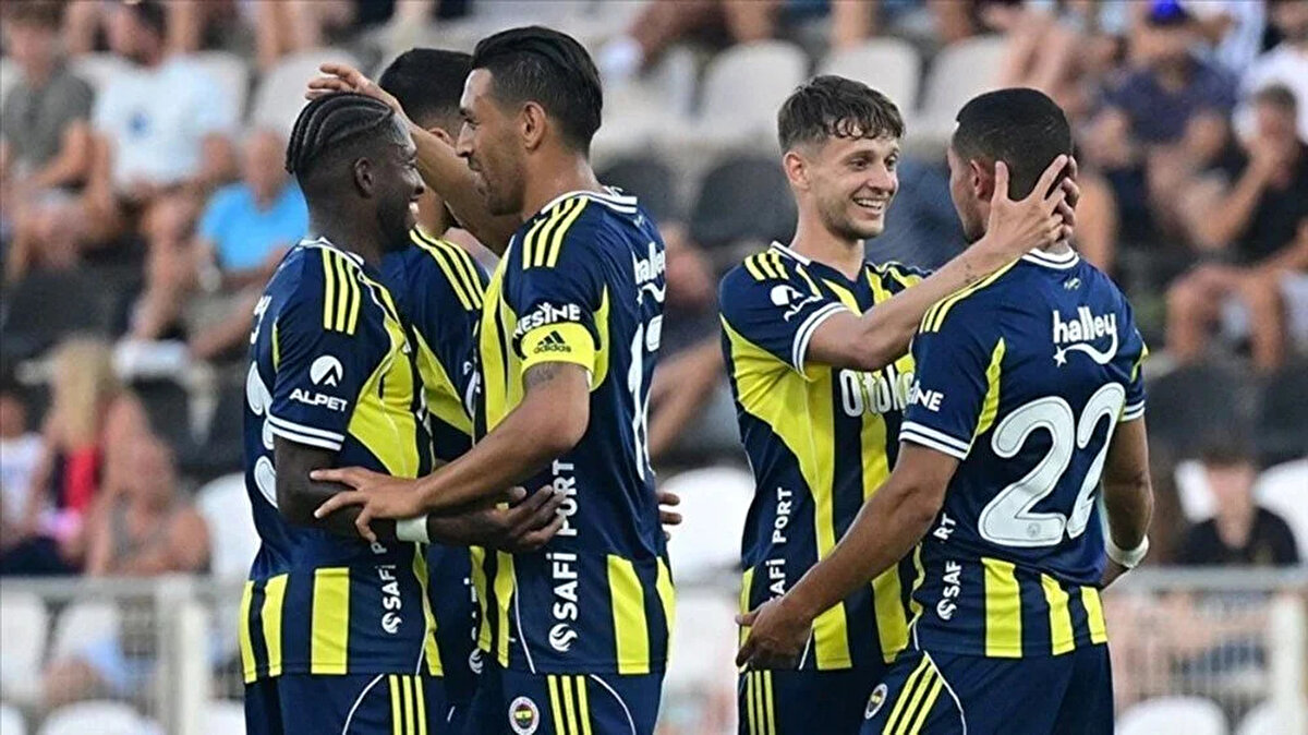 Fenerbahçe hazırlık maçlarında ne yaptı?<br><br>Sezon hazırlıklarına İstanbul'da başlayıp ardından Portekiz'de kamp yapan Fenerbahçe, bu periyotta oynadığı 5 hazırlık maçında 3 galibiyet, 1 beraberlik ve 1 yenilgi yaşadı.<br><br><br><br>