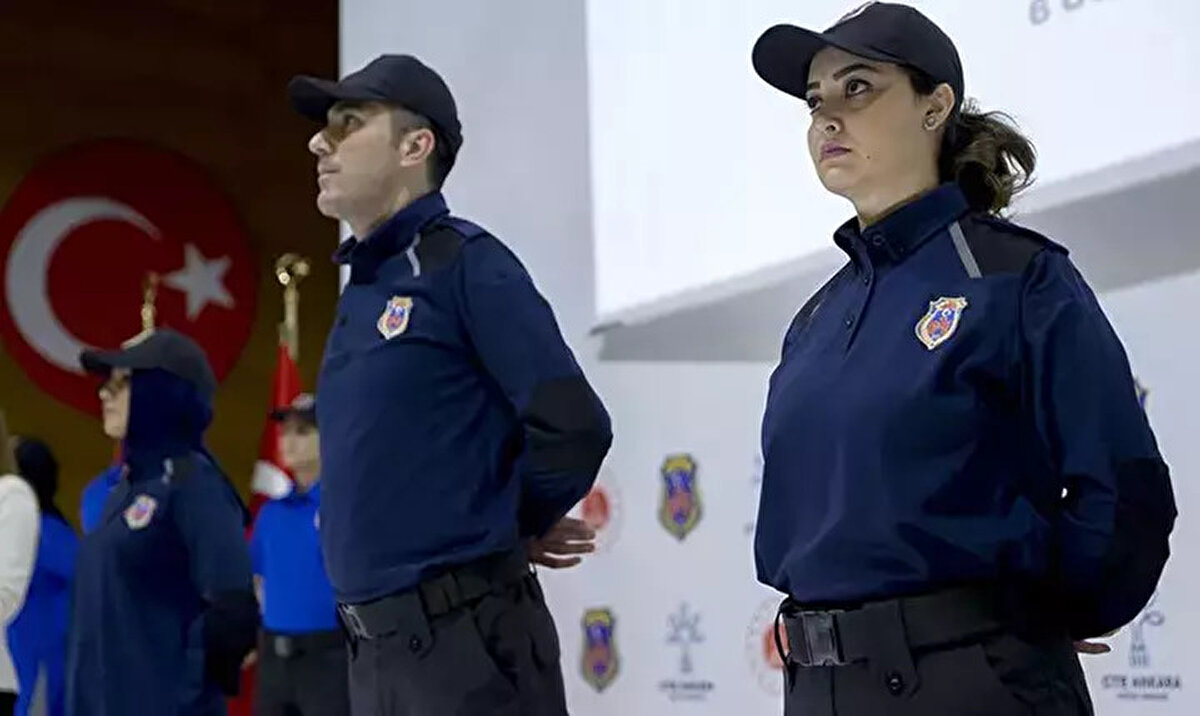 Adalet Bakanlığı Ceza ve Tevkif Evleri Genel Müdürlüğü 3.500 personel alımı kapsamında 3.172 infaz ve koruma memuru alımı gerçekleştireceğini duyurdu. 1-15 Ağustos tarihleri arasında yapılacak başvurular e-Devlet üzerinden alınacak. İşte 2025 infaz ve koruma memuru başvuru şartları ve detayları...