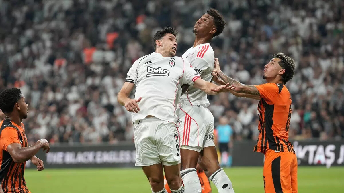 <br><br>TURU GEÇMESİ HALİNDE MUHTEMEL RAKİPLER BELLİ<br><br>Siyah-beyazlı takımın UEFA Avrupa Ligi 2. eleme turunda Shakhtar Donetsk'i geçmesi durumunda ise muhtemel rakipleri geçen hafta yapılan kura çekiminde belli oldu.<br><br>Beşiktaş, 3. eleme turunda Şampiyonlar Ligi'ndeki Rangers (İskoçya)-Panathinaikos (Yunanistan) eşleşmesinin kaybedeniyle karşı karşıya gelecek.<br><br>Rangers, sahasındaki ilk maçta Panathinaikos'u 2-0 yendi.<br>