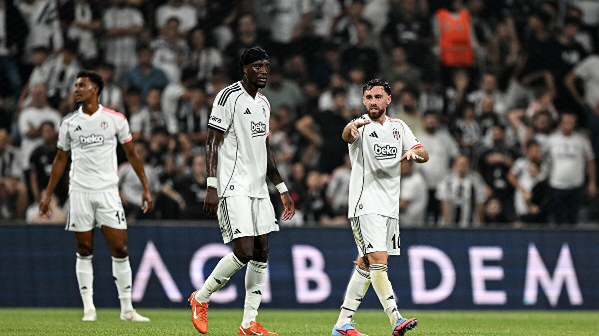 <br><br>ELENİRSE KONFERANS LİGİ'NDEN DEVAM EDECEK<br><br>Siyah-beyazlı takım, UEFA Avrupa Ligi'ne 2. eleme turunda veda ederse yoluna UEFA Konferans Ligi 3. eleme turunda devam edecek.<br><br>Beşiktaş, Shakhtar Donetsk'e elenirse Konferans Ligi 3. eleme turunda St. Patrick's (İrlanda)-Kalju (Estonya) eşleşmesinin kazananıyla karşılaşacak.<br><br>İlk maçta St. Patrick's, Kalju'yu 1-0 mağlup etti.<br><br>Üçüncü eleme turunda karşılaşmalar, 7 ve 14 Ağustos'ta oynanacak.<br>