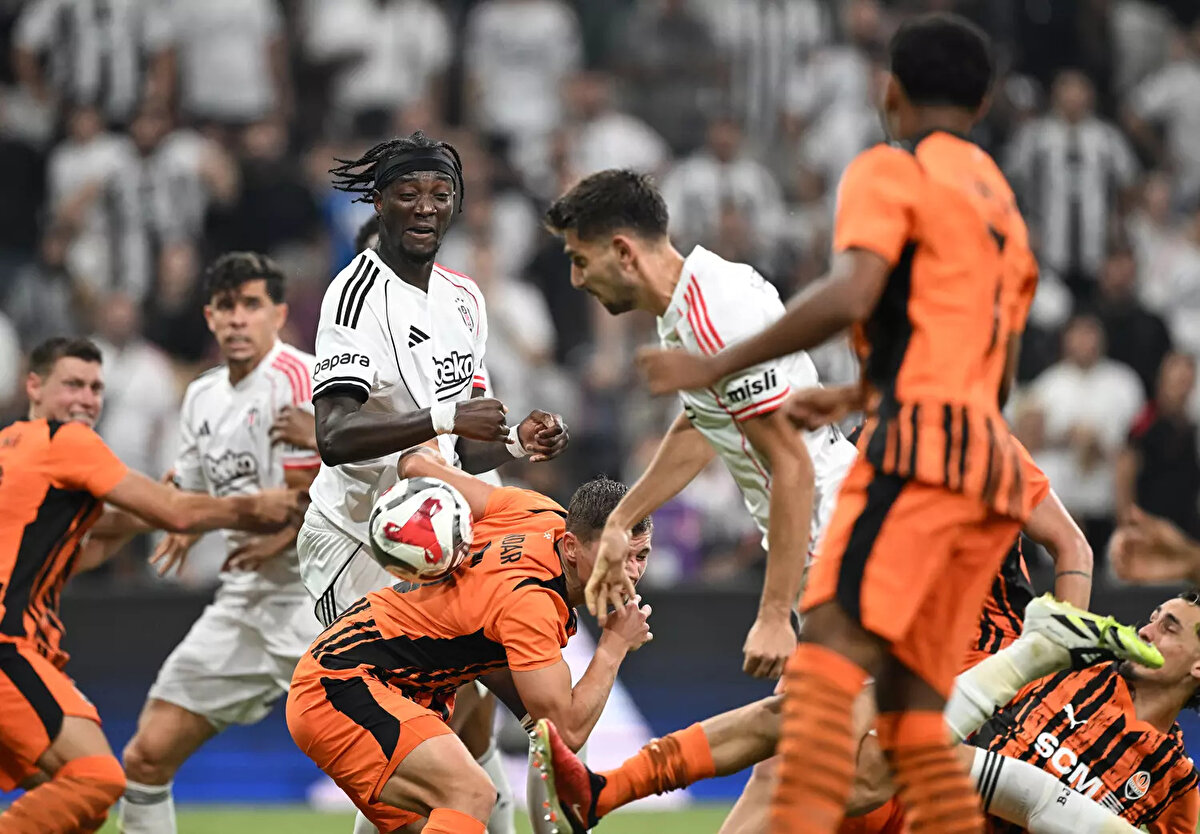 İlk 11'ler belli oldu<br><br>Beşiktaş: Mert, Svensson, Paulista, Uduokhai, Emirhan, Demir Ege, Kartal, Rafa Silva, Joao Mario, Muçi, Tammy Abraham<br><br>Shaktar Donetsk: Riznyk, Tobias, Bondar, Matviienko, Pedrinho, Gomes, Santana, Ocheretko, Pedrinho, Kevin, Elias