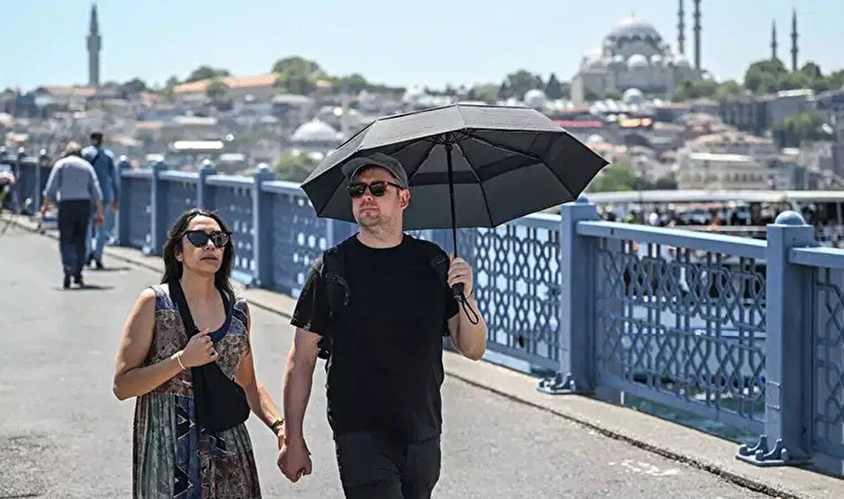 GÜNEYDOĞU ANADOLU<br>Bölge genelinde az bulutlu ve açık bir hava olacak. Ancak toz taşınımı etkili olabilir. Sıcaklıklar mevsim normallerinin oldukça üzerinde seyredecek.<br><br>Diyarbakır: 46°C, açık, toz taşınımı<br><br>Siirt: 44°C, açık<br><br>Mardin: 41°C, açık<br><br>Gaziantep: 40°C, açık